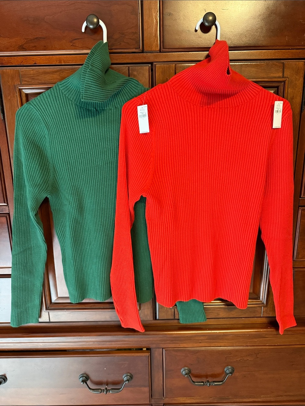 Old Navy Ribbed Turtleneck SoSoft Lite Sweaters in Green & Red, L NWT